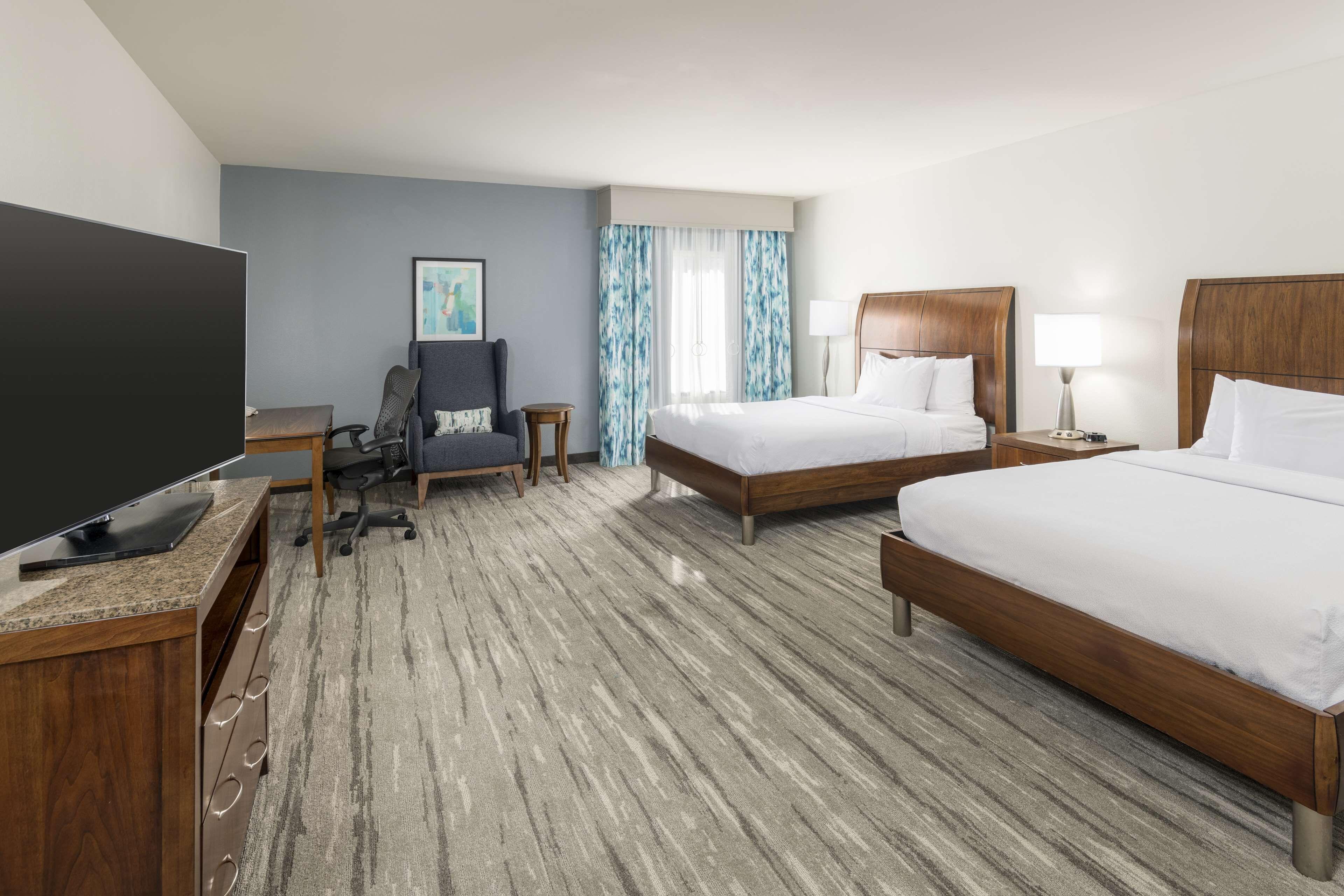 Queen Room Two Queen Beds Roll Shower Mobility Access